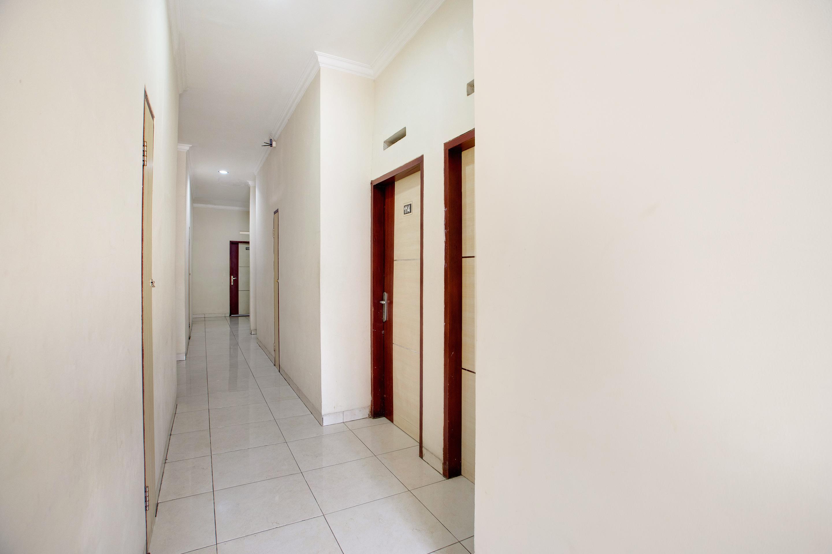 Reddoorz @ Hotel Arimbi Dewi Sartika Baru Bandung Ngoại thất bức ảnh
